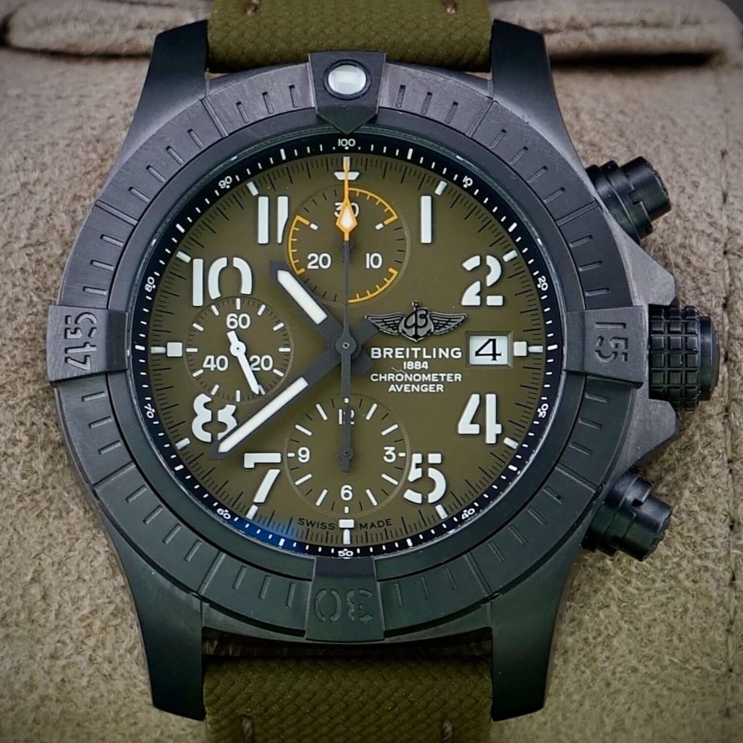 Breitling Avenger Chronograph 45 Night Mission V13317 Green Titanium - FULL SET