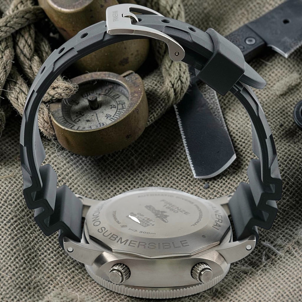 Panerai Luminor Submersible Flyback PAM00615 47mm Titanium Black Dial, 2 Straps