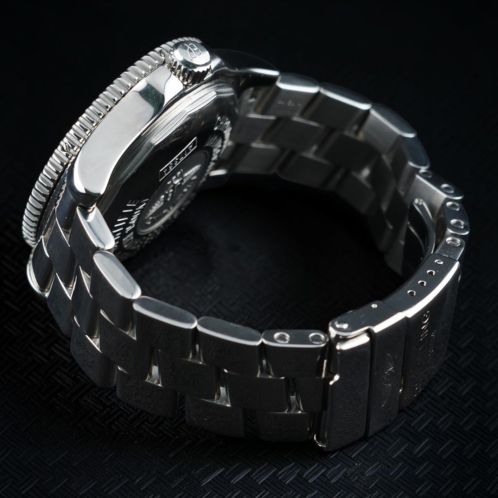 Breitling Superocean A17364 - Black 42mm - Steel Bracelet, Full Set, Extra Strap