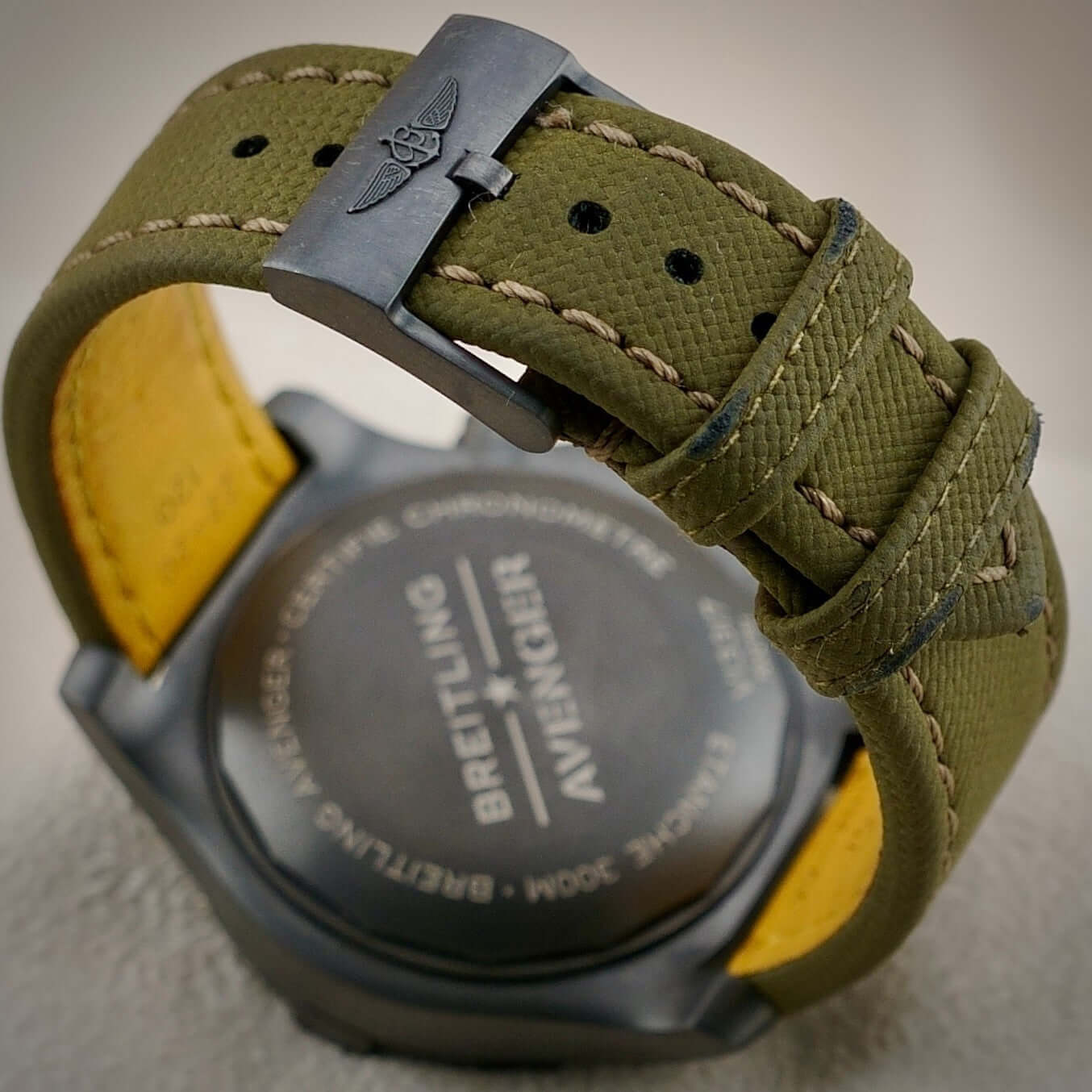 Breitling Avenger Chronograph 45 Night Mission V13317 Green Titanium - FULL SET