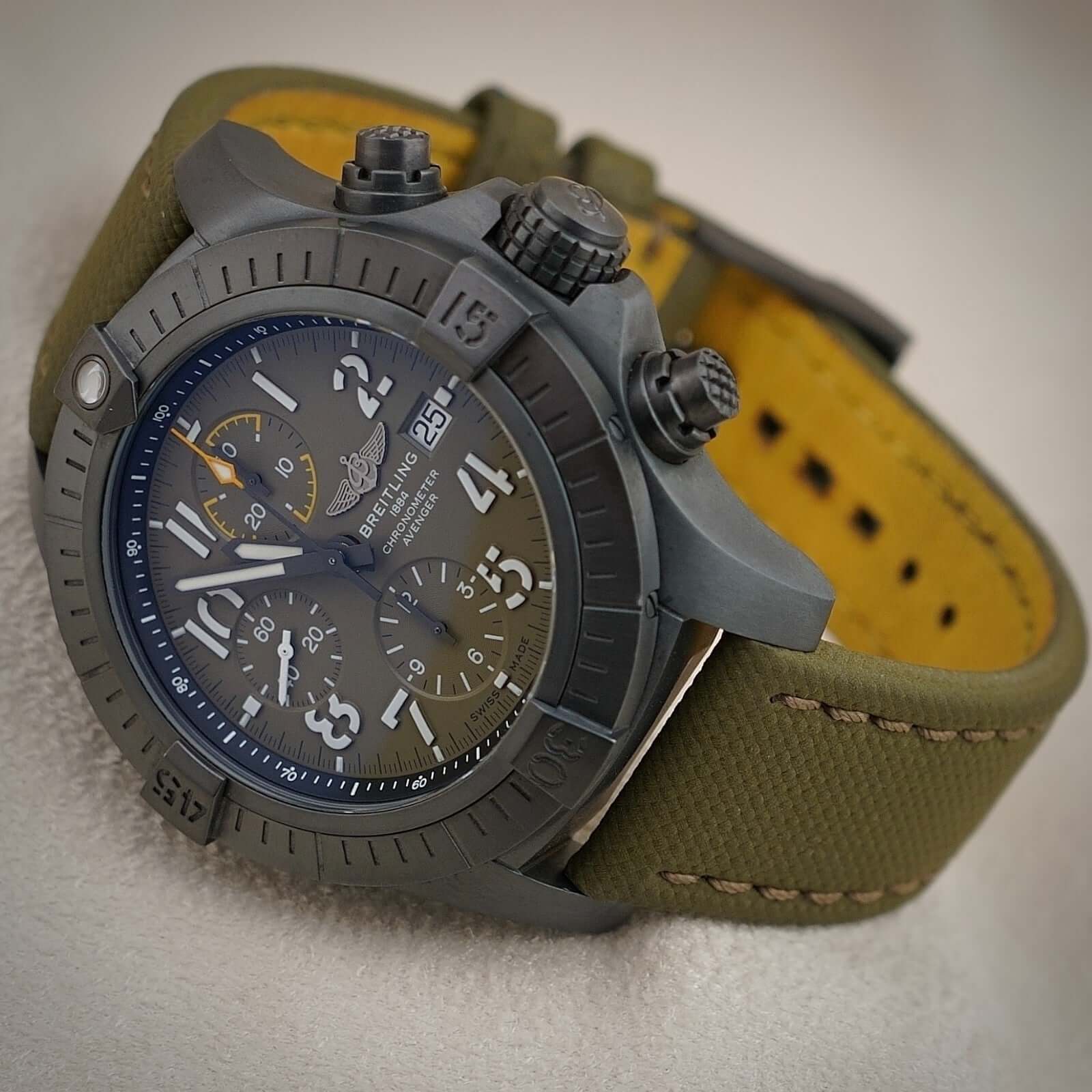 Breitling Avenger Chronograph 45 Night Mission V13317 Green Titanium - FULL SET