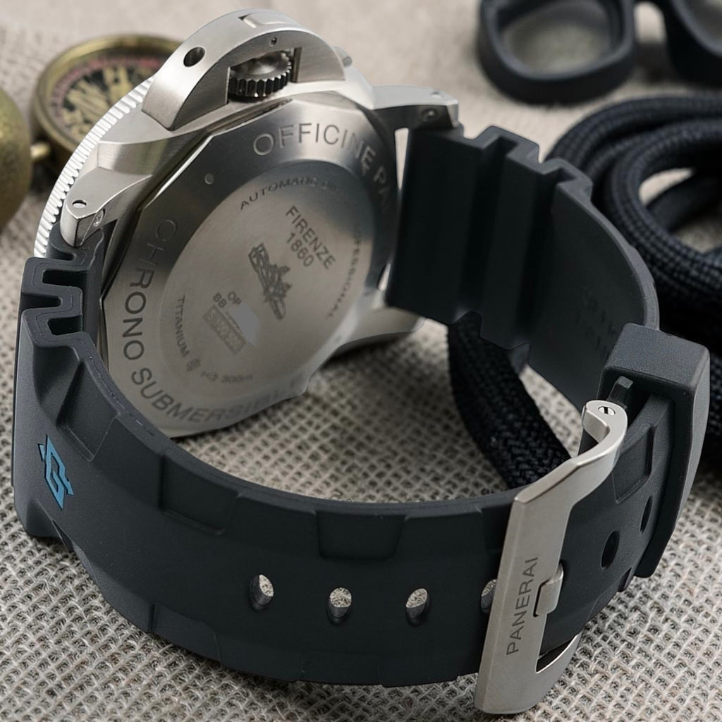 Panerai Luminor Submersible Flyback PAM00615 47mm Titanium Black Dial, 2 Straps