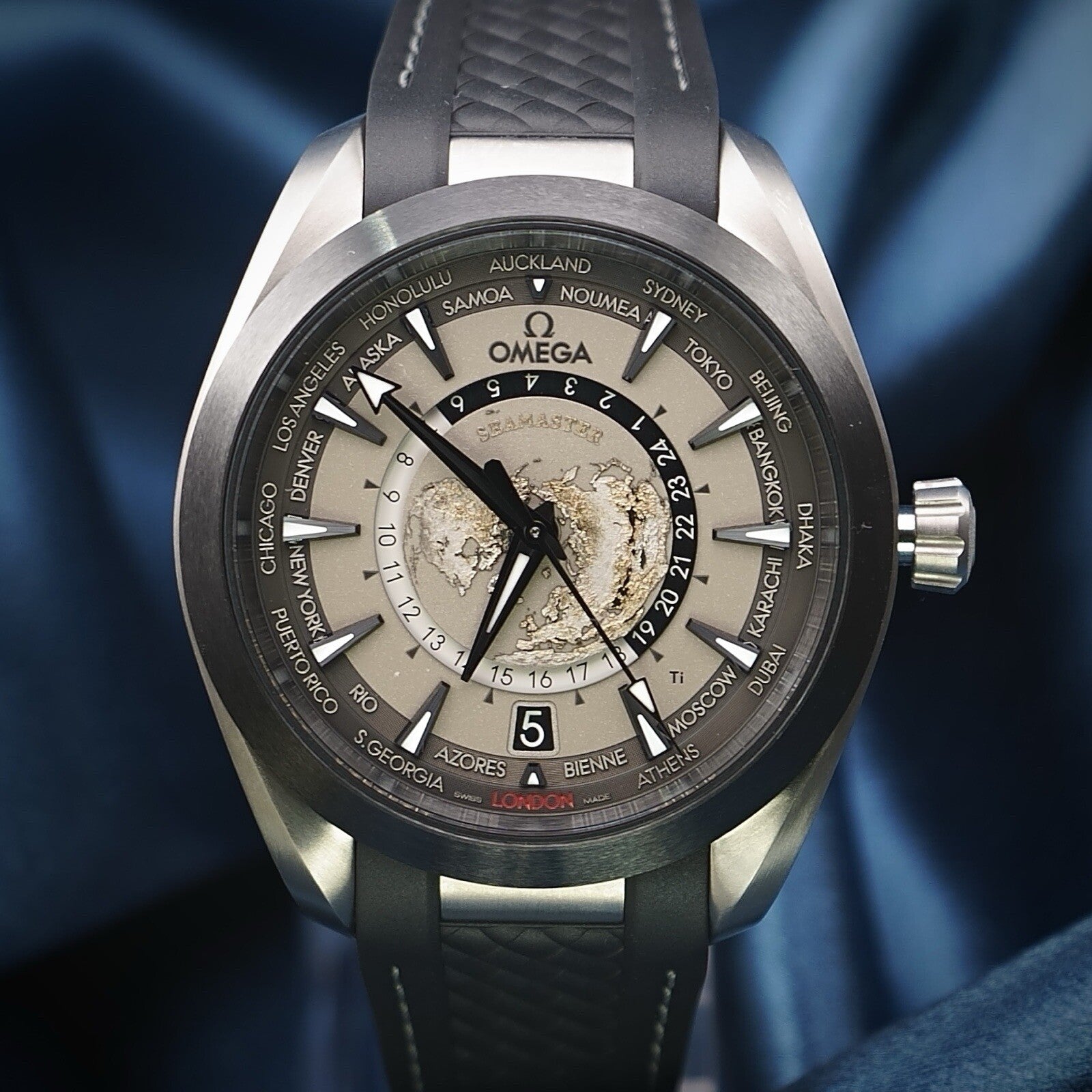 Omega Seamaster Aqua Terra Worldtimer TITANIUM 43mm 220.92.43.22.99.001 Full Set