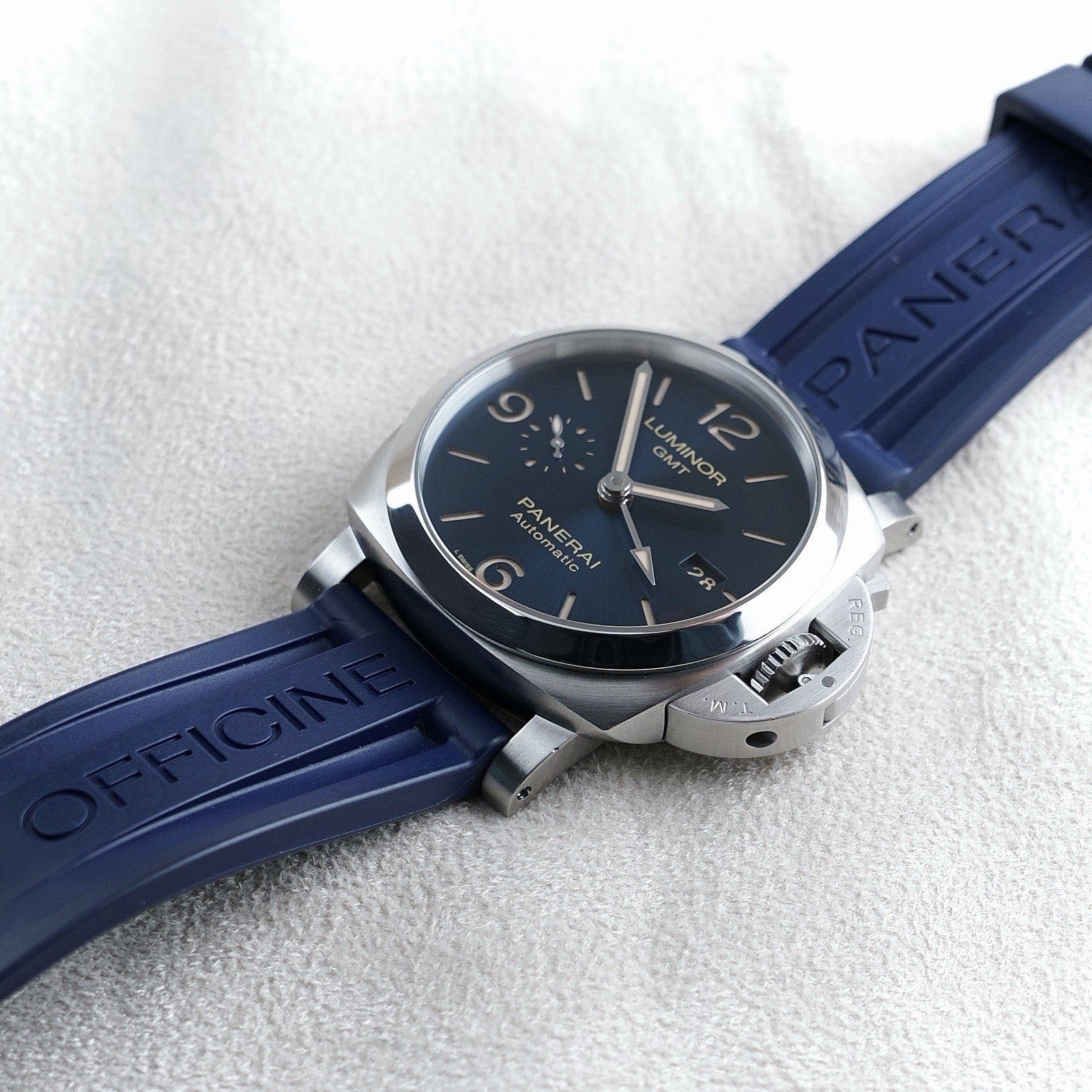 Panerai Luminor GMT - PAM01033 Blue Dial 44mm, Box & Docs -Two Straps, Excellent