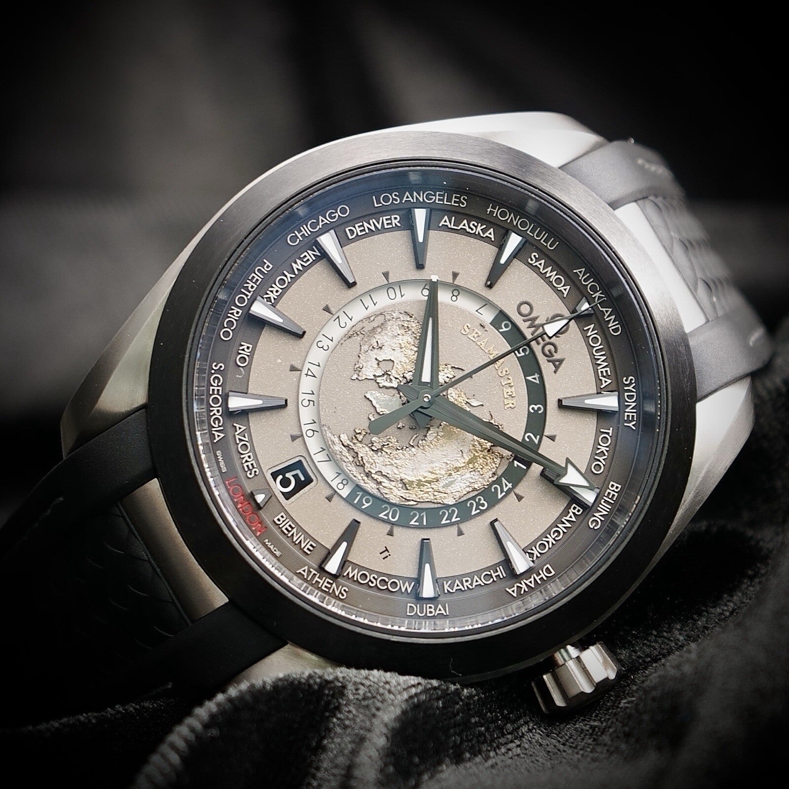 Omega Seamaster Aqua Terra Worldtimer TITANIUM 43mm 220.92.43.22.99.001 Full Set