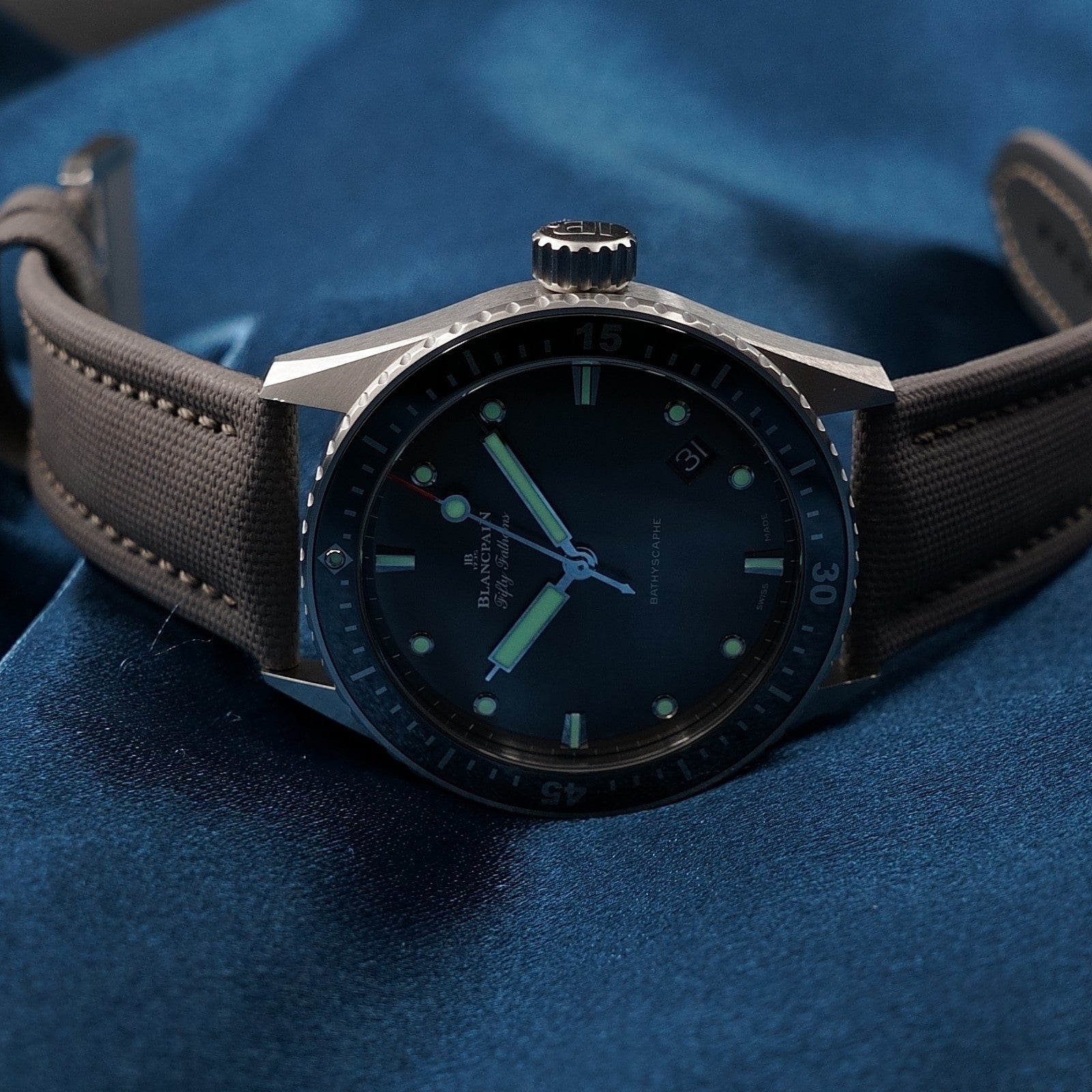 Blancpain Fifty Fathoms Bathyscaphe 5000-1110-K52A 43mm 2025 Full Set 2 Straps