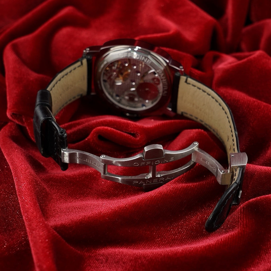 Panerai Luminor PAM00111 Black Dial 44mm -3 Straps Rubber & Leather, Box & Books