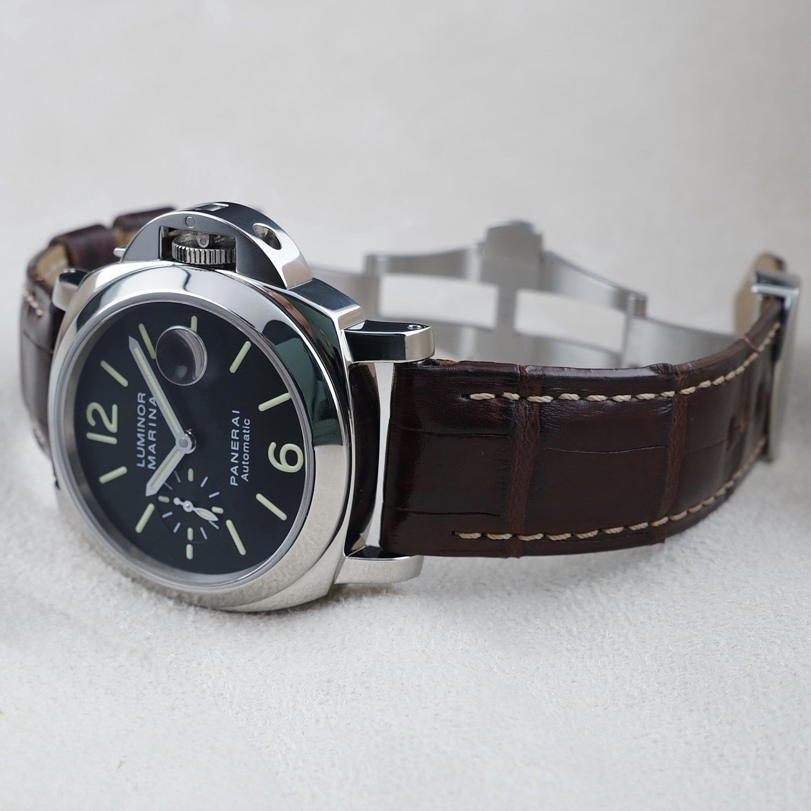 Panerai Luminor Marina PAM00104 44mm Black Dial Brown Strap + Rubber Strap