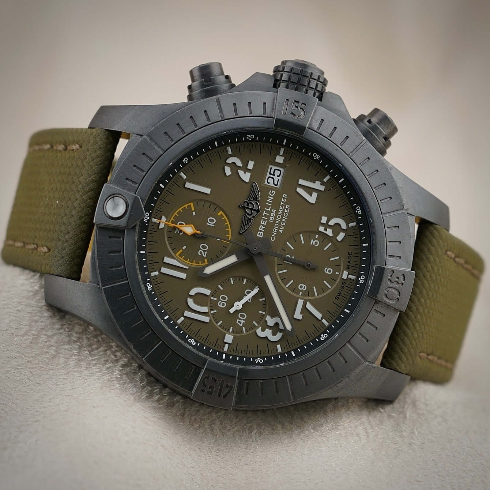Breitling Avenger Chronograph 45 Night Mission V13317 Green Titanium - FULL SET