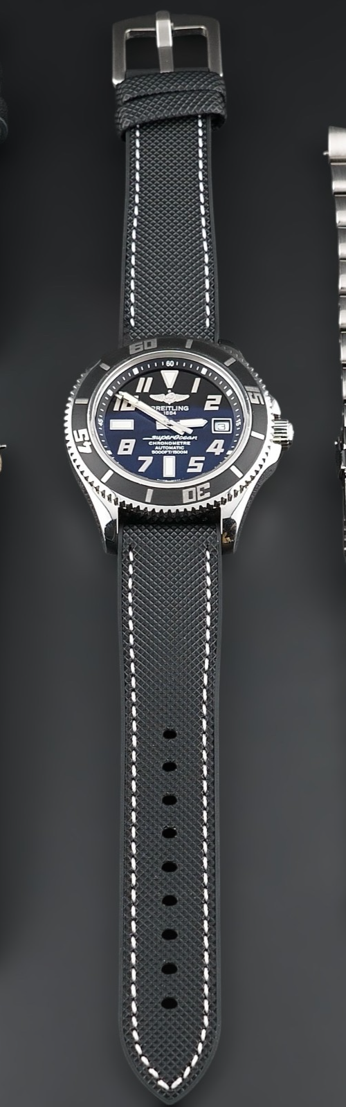 Breitling Superocean A17364 - Black 42mm - Steel Bracelet, Full Set, Extra Strap